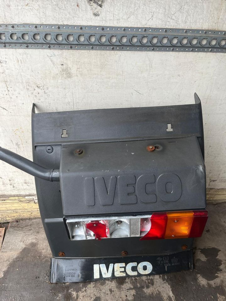 IVECO Stralis 450 Kotflügel vorne rechts 41299389 / 41299388 - Kotflügel für LKW: das Bild 1 IVECO Stralis 450 Kotflügel vorne rechts 41299389 / 41299388 - Kotflügel für LKW: das Bild 1