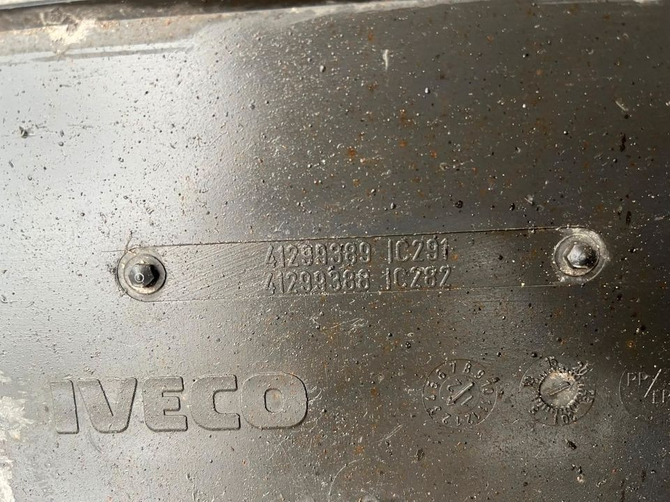 IVECO Stralis 450 Kotflügel vorne rechts 41299389 / 41299388 - Kotflügel für LKW: das Bild 2 IVECO Stralis 450 Kotflügel vorne rechts 41299389 / 41299388 - Kotflügel für LKW: das Bild 2