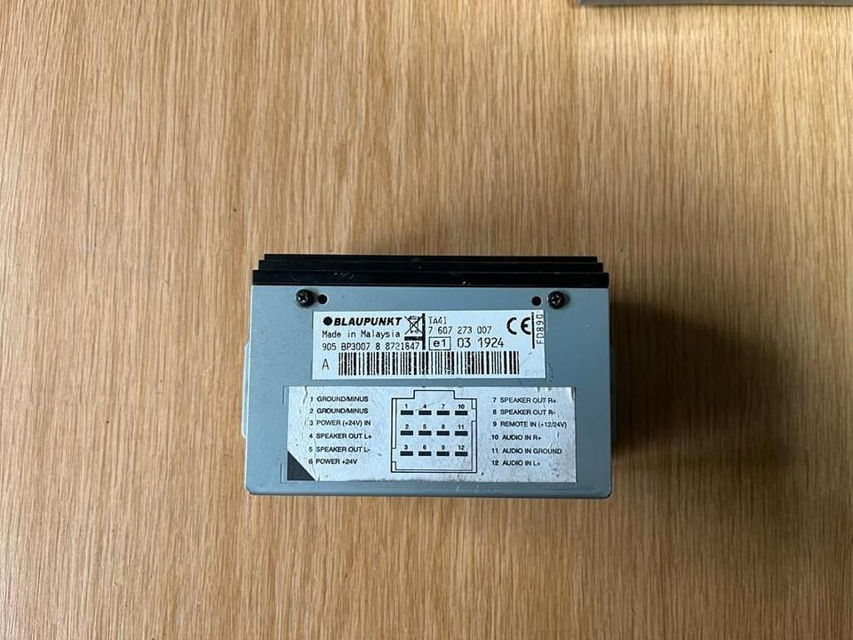MAN BLAUPUNKT Audio Verstärker 7 607 273 007 - Steuergerät für LKW: das Bild 2 MAN BLAUPUNKT Audio Verstärker 7 607 273 007 - Steuergerät für LKW: das Bild 2