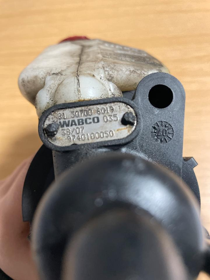 MAN Geberzylinder Kopplung WABCO 81.307006019 - Kupplungszylinder für LKW: das Bild 4 MAN Geberzylinder Kopplung WABCO 81.307006019 - Kupplungszylinder für LKW: das Bild 4