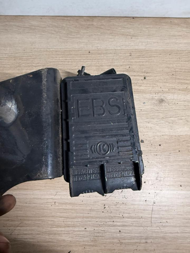 MAN KNORR-BREMSE EBS Ventil K050211 81.52106-6067 - Ventil für LKW: das Bild 4 MAN KNORR-BREMSE EBS Ventil K050211 81.52106-6067 - Ventil für LKW: das Bild 4