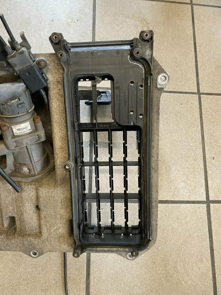 MAN TGA TGX Fußbremsventil 81259706103 Knorr-Bremse 81521306275 - Bremsventil für LKW: das Bild 2 MAN TGA TGX Fußbremsventil 81259706103 Knorr-Bremse 81521306275 - Bremsventil für LKW: das Bild 2