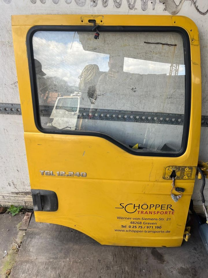MAN TGL 12.240 Beifahrertür, Tür vorne rechts gelb RN001 - Tür und Teile für LKW: das Bild 1 MAN TGL 12.240 Beifahrertür, Tür vorne rechts gelb RN001 - Tür und Teile für LKW: das Bild 1