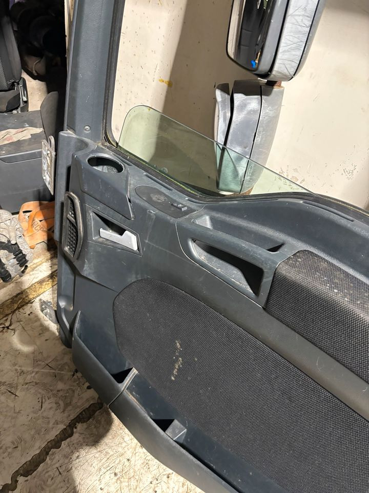 MAN TGL Beifahrertür,grau,Spiegel&Innenverkleidung LN 25 - Tür und Teile für LKW: das Bild 5 MAN TGL Beifahrertür,grau,Spiegel&Innenverkleidung LN 25 - Tür und Teile für LKW: das Bild 5