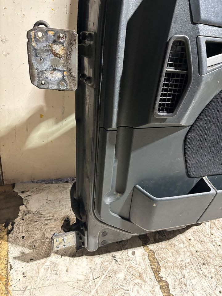 MAN TGL Beifahrertür,grau,Spiegel&Innenverkleidung LN 25 - Tür und Teile für LKW: das Bild 4 MAN TGL Beifahrertür,grau,Spiegel&Innenverkleidung LN 25 - Tür und Teile für LKW: das Bild 4