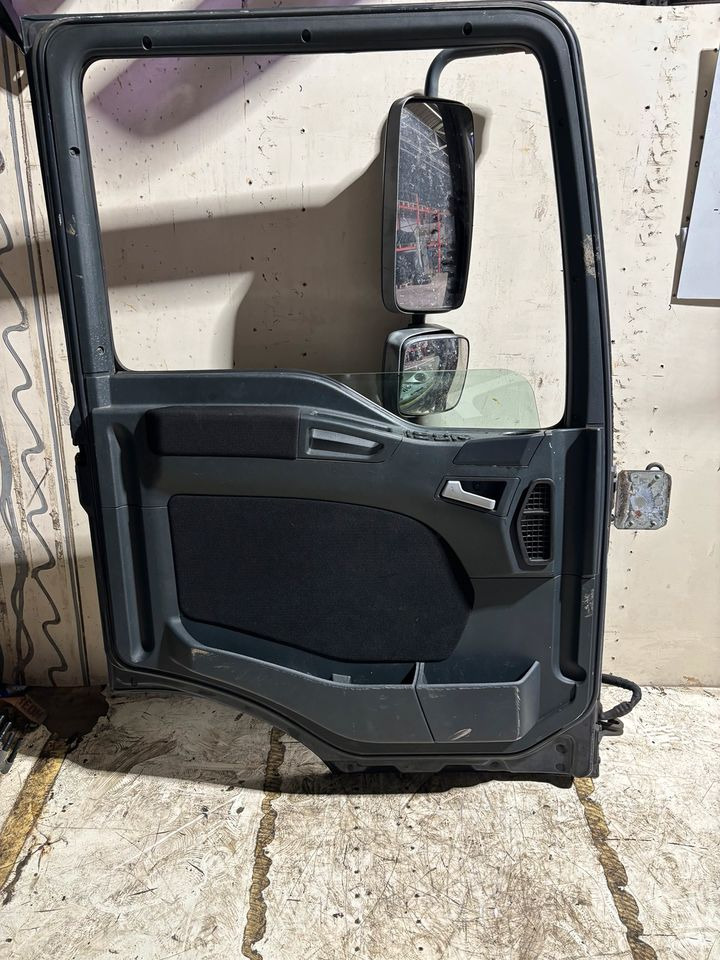 MAN TGL Fahrertür,grau Spiegel&Innenverkleidung Euro 5/6 LN 24 - Tür und Teile für LKW: das Bild 3 MAN TGL Fahrertür,grau Spiegel&Innenverkleidung Euro 5/6 LN 24 - Tür und Teile für LKW: das Bild 3