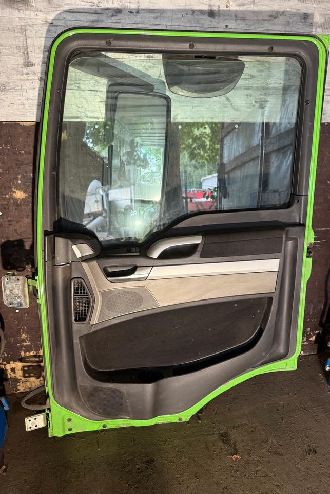 MAN TGS EU6 Beifahrertür Grün Spiegel Innenverkleidung LN 52 - Tür und Teile für LKW: das Bild 2 MAN TGS EU6 Beifahrertür Grün Spiegel Innenverkleidung LN 52 - Tür und Teile für LKW: das Bild 2