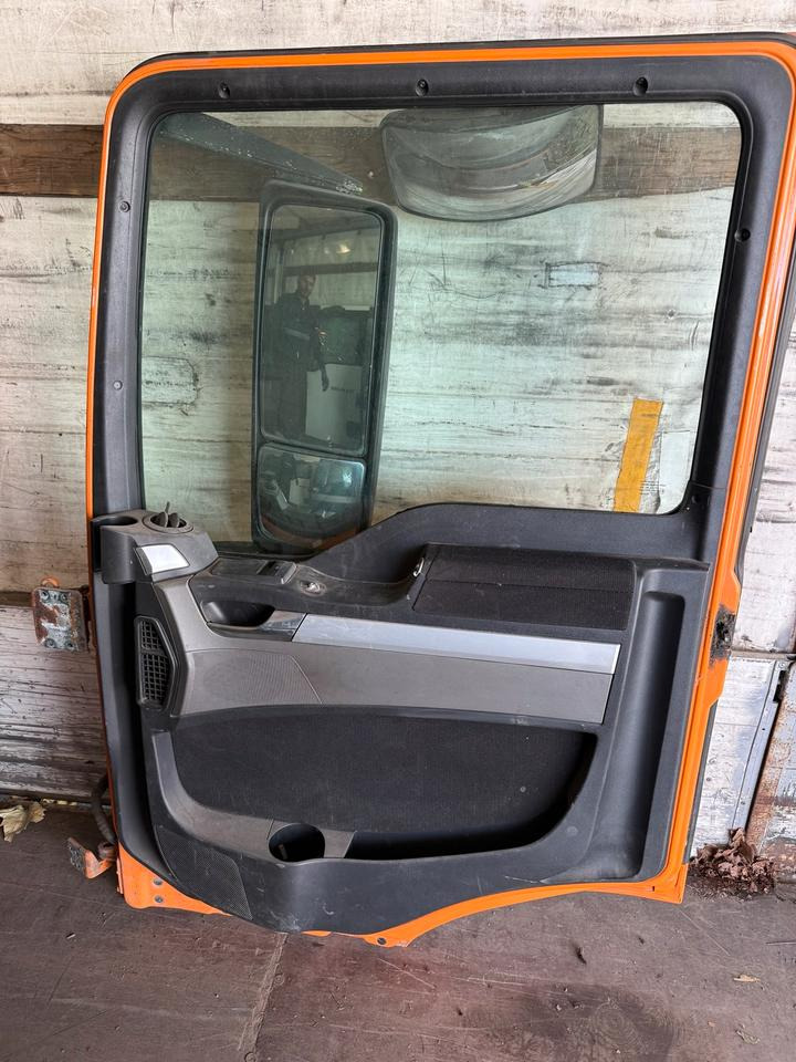 MAN TGS EU6 Beifahrertür Orange Spiegel Innenverkleidung LN 81 - Tür und Teile für LKW: das Bild 2 MAN TGS EU6 Beifahrertür Orange Spiegel Innenverkleidung LN 81 - Tür und Teile für LKW: das Bild 2