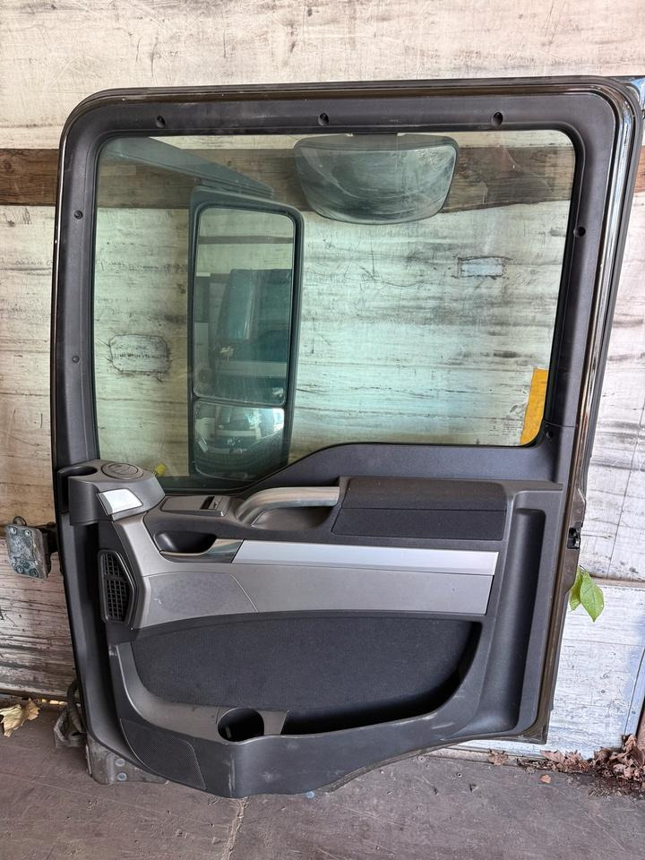 MAN TGS EU6 Beifahrertür Spiegel Innenverkleidung LN 80 - Tür und Teile für LKW: das Bild 2 MAN TGS EU6 Beifahrertür Spiegel Innenverkleidung LN 80 - Tür und Teile für LKW: das Bild 2