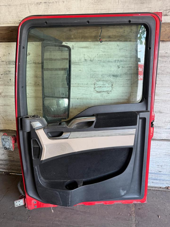 MAN TGX Beifahrertür Rot Spiegel Innenverkleidung LN 62 - Tür und Teile für LKW: das Bild 2 MAN TGX Beifahrertür Rot Spiegel Innenverkleidung LN 62 - Tür und Teile für LKW: das Bild 2