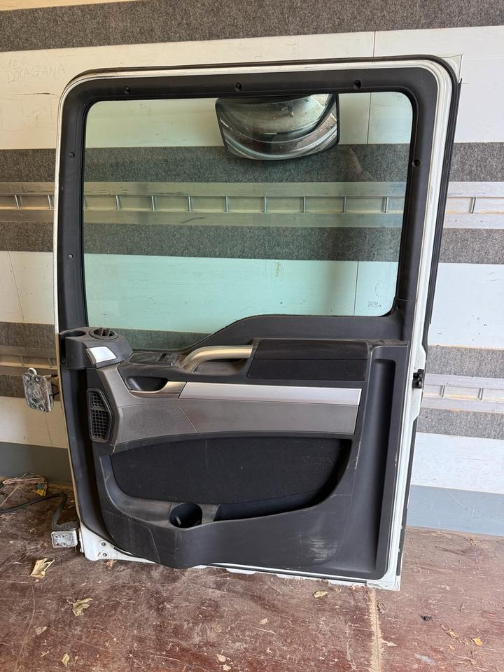 MAN TGX Beifahrertür Weiß Innenverkleidung LN 67 - Tür und Teile für LKW: das Bild 2 MAN TGX Beifahrertür Weiß Innenverkleidung LN 67 - Tür und Teile für LKW: das Bild 2