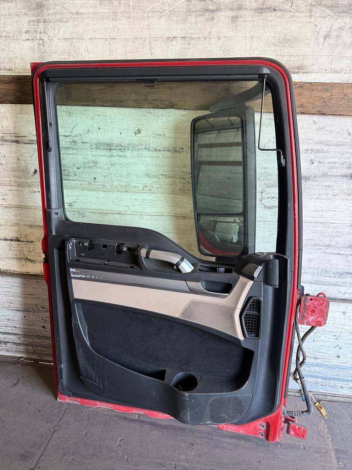 MAN TGX Fahrertür Rot Spiegel Innenverkleidung LN 63 - Tür und Teile für LKW: das Bild 2 MAN TGX Fahrertür Rot Spiegel Innenverkleidung LN 63 - Tür und Teile für LKW: das Bild 2