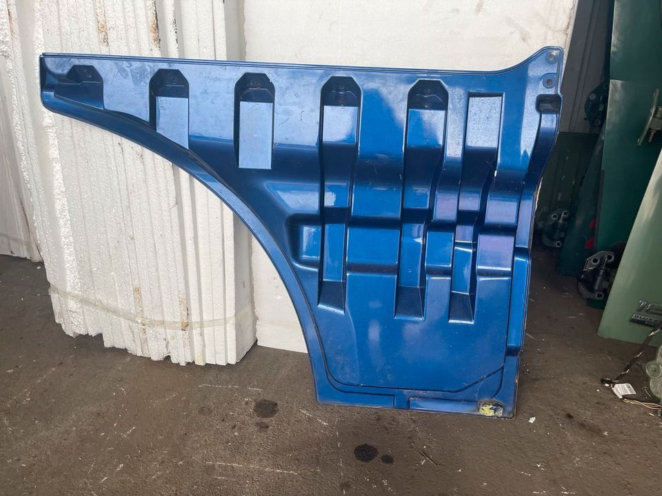 MAN TGX TGA Abdeckung Türverlängerung Links Blau - Tür und Teile für LKW: das Bild 2 MAN TGX TGA Abdeckung Türverlängerung Links Blau - Tür und Teile für LKW: das Bild 2