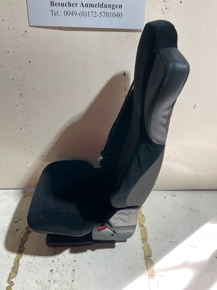 Mercedes Actros MP4 Beifahrersitz A9609103803 - Sitz für LKW: das Bild 2 Mercedes Actros MP4 Beifahrersitz A9609103803 - Sitz für LKW: das Bild 2
