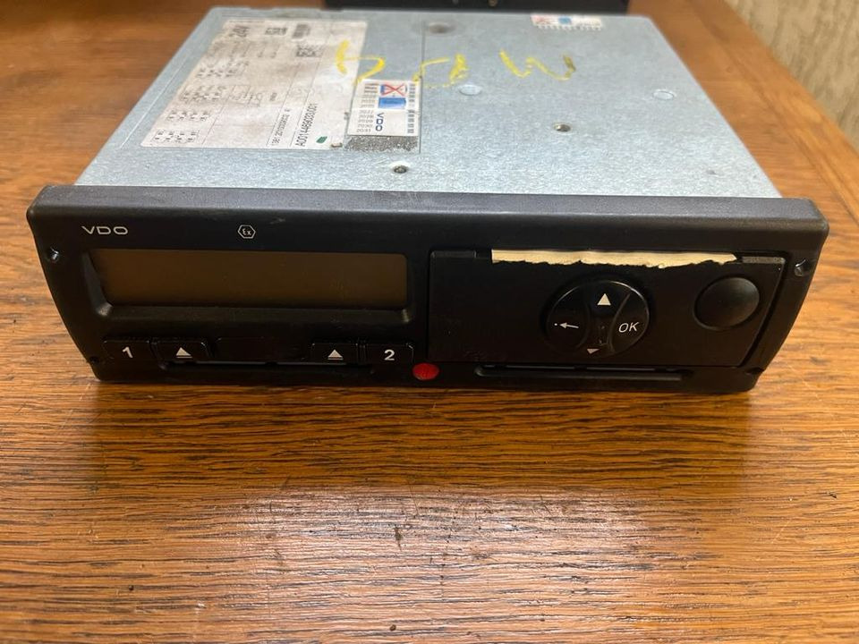 Mercedes-Benz Actros MP4 VDO Tachograph A0014469033 - Tachograph für LKW: das Bild 1 Mercedes-Benz Actros MP4 VDO Tachograph A0014469033 - Tachograph für LKW: das Bild 1