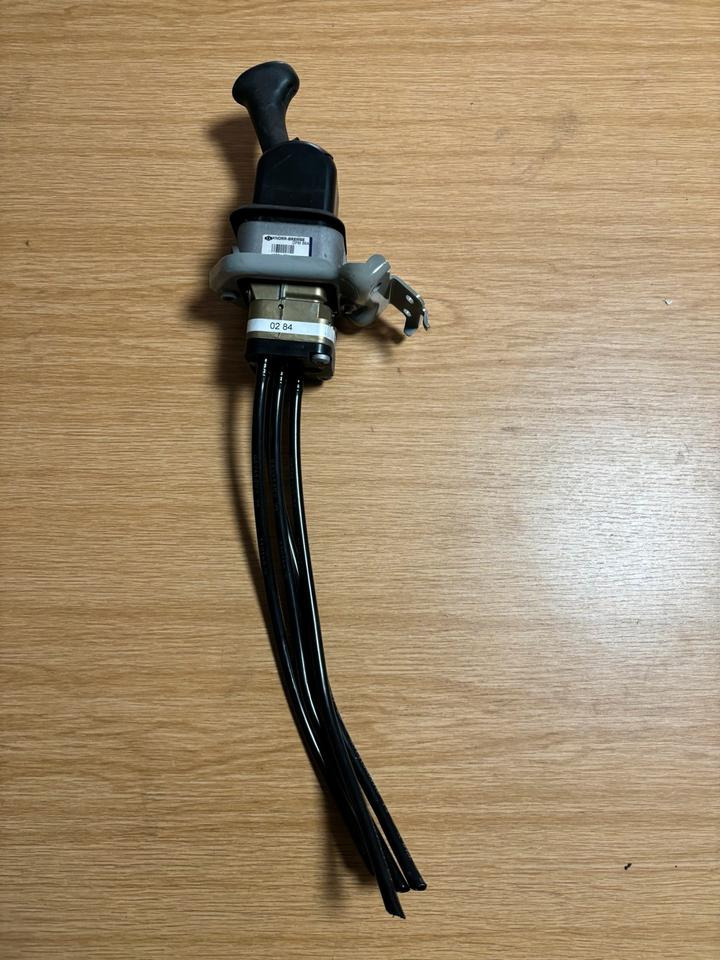 Mercedes KNORR-BREMSE Bremsventil Handbremsventil A0004200284 - Bremsventil für LKW: das Bild 1 Mercedes KNORR-BREMSE Bremsventil Handbremsventil A0004200284 - Bremsventil für LKW: das Bild 1
