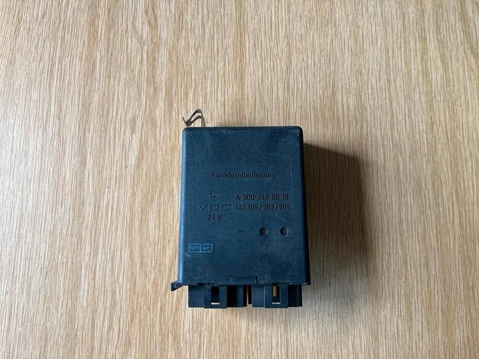 Mercedes VDO Funkfernbedienung Steuergerät A 000 446 00 18 - Steuergerät für LKW: das Bild 1 Mercedes VDO Funkfernbedienung Steuergerät A 000 446 00 18 - Steuergerät für LKW: das Bild 1