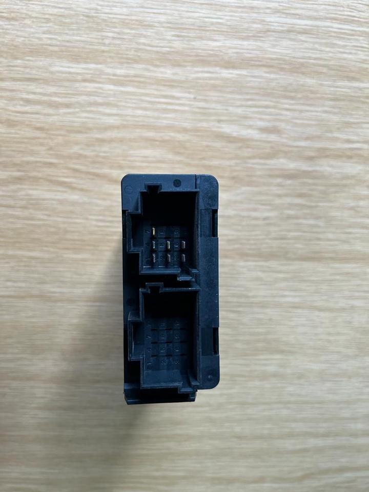 Mercedes VDO Funkfernbedienung Steuergerät A 000 446 02 18 - Steuergerät für LKW: das Bild 3 Mercedes VDO Funkfernbedienung Steuergerät A 000 446 02 18 - Steuergerät für LKW: das Bild 3