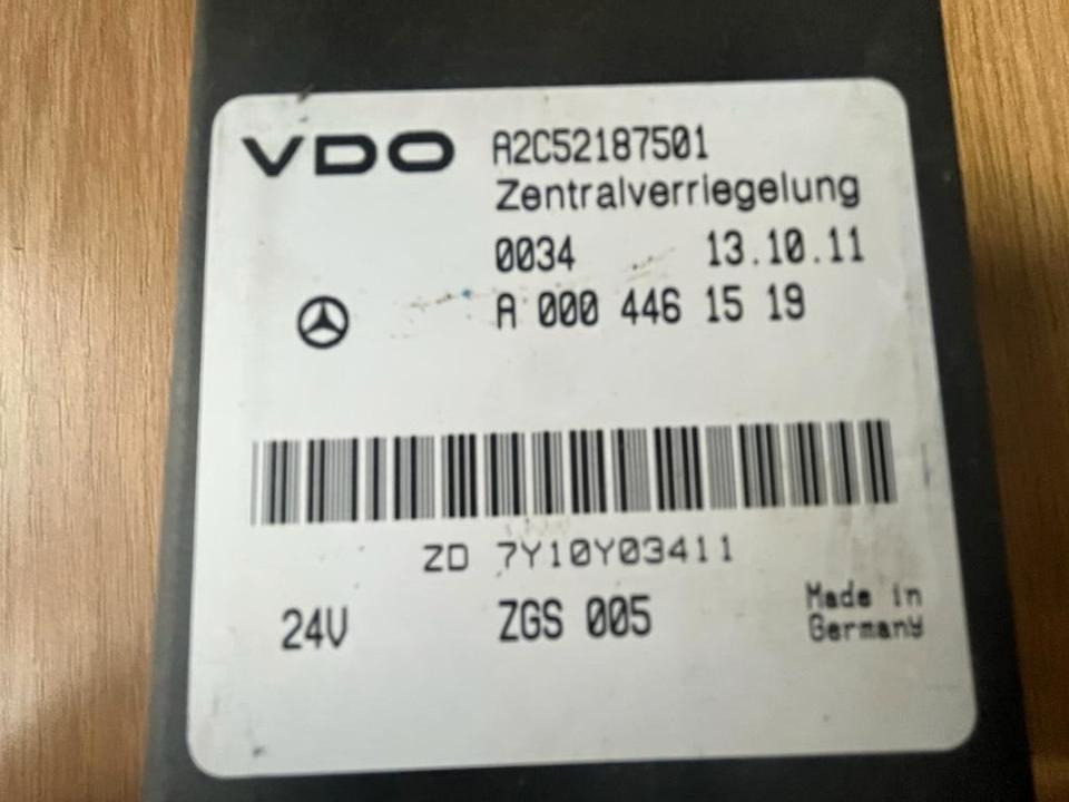 Mercedes VDO Zentralverriegelung Steuergerät A 000 446 15 19 - Steuergerät für LKW: das Bild 2 Mercedes VDO Zentralverriegelung Steuergerät A 000 446 15 19 - Steuergerät für LKW: das Bild 2