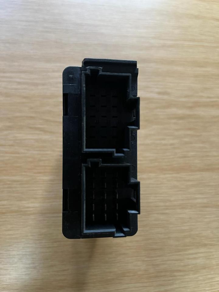 Mercedes VDO Zentralverriegelung Steuergerät A 000 446 15 19 - Steuergerät für LKW: das Bild 3 Mercedes VDO Zentralverriegelung Steuergerät A 000 446 15 19 - Steuergerät für LKW: das Bild 3