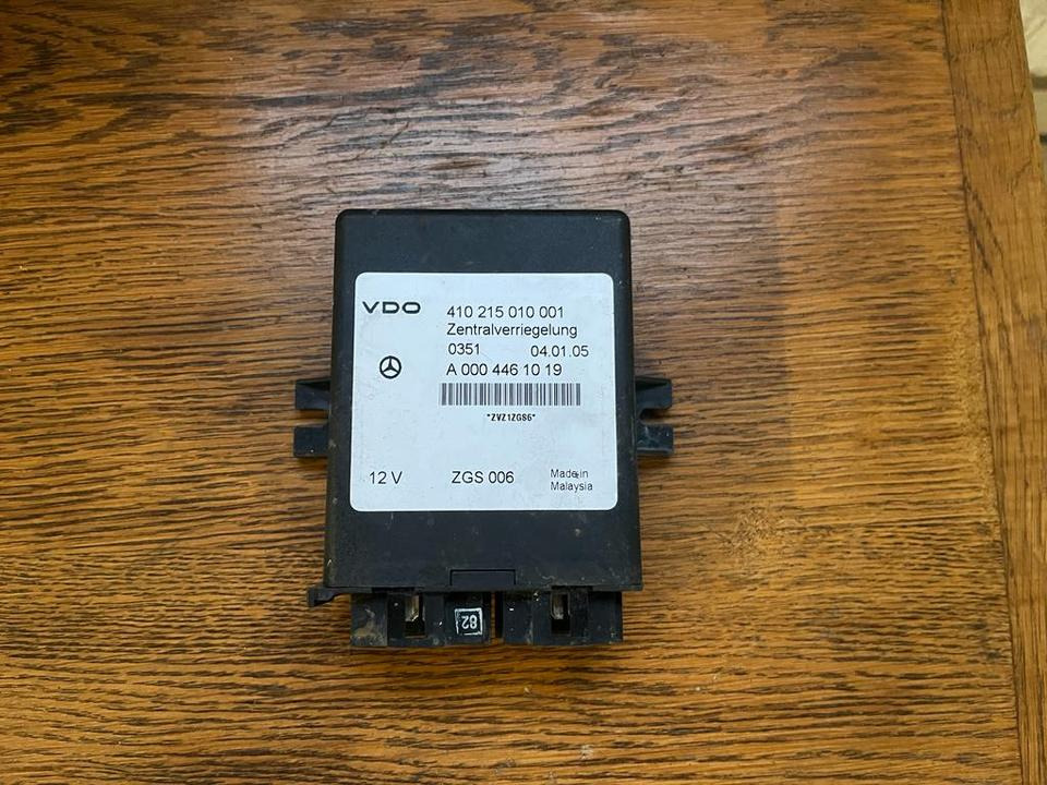 Mercedes VDO Zentralverriegelung Steuergerät A0004461019 - Steuergerät für LKW: das Bild 1 Mercedes VDO Zentralverriegelung Steuergerät A0004461019 - Steuergerät für LKW: das Bild 1