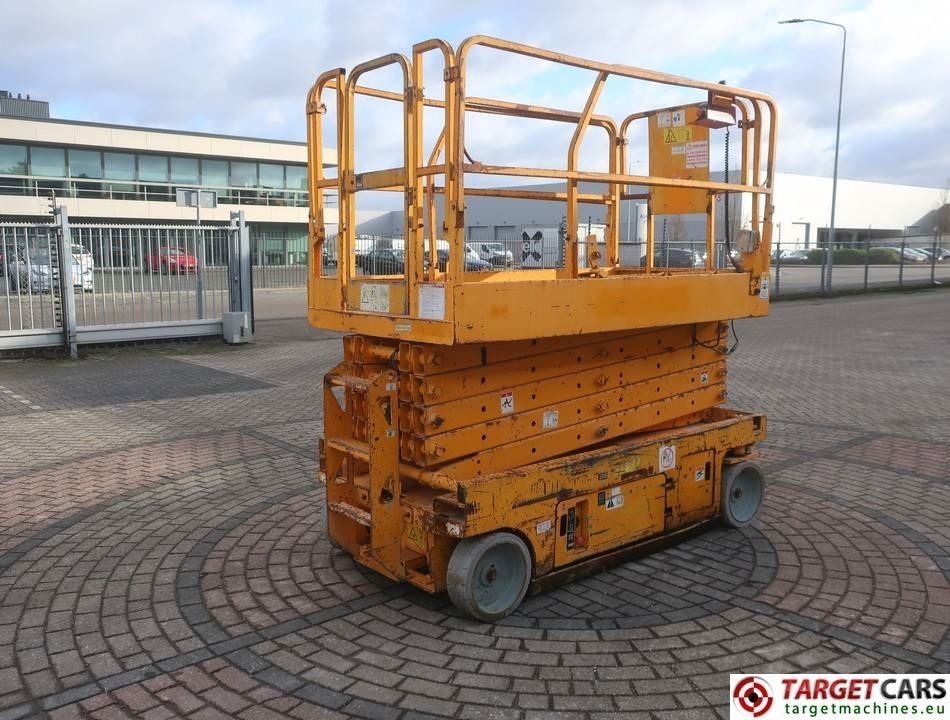 Genie GS-3246 Electric Scissor Work Lift 1175cm DEFECT - Scherenbühne: das Bild 3 Genie GS-3246 Electric Scissor Work Lift 1175cm DEFECT - Scherenbühne: das Bild 3