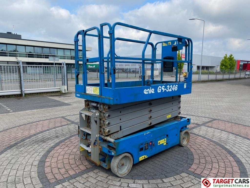 Genie GS-3246 Electric Scissor Work Lift 1175cm - Scherenbühne: das Bild 3 Genie GS-3246 Electric Scissor Work Lift 1175cm - Scherenbühne: das Bild 3