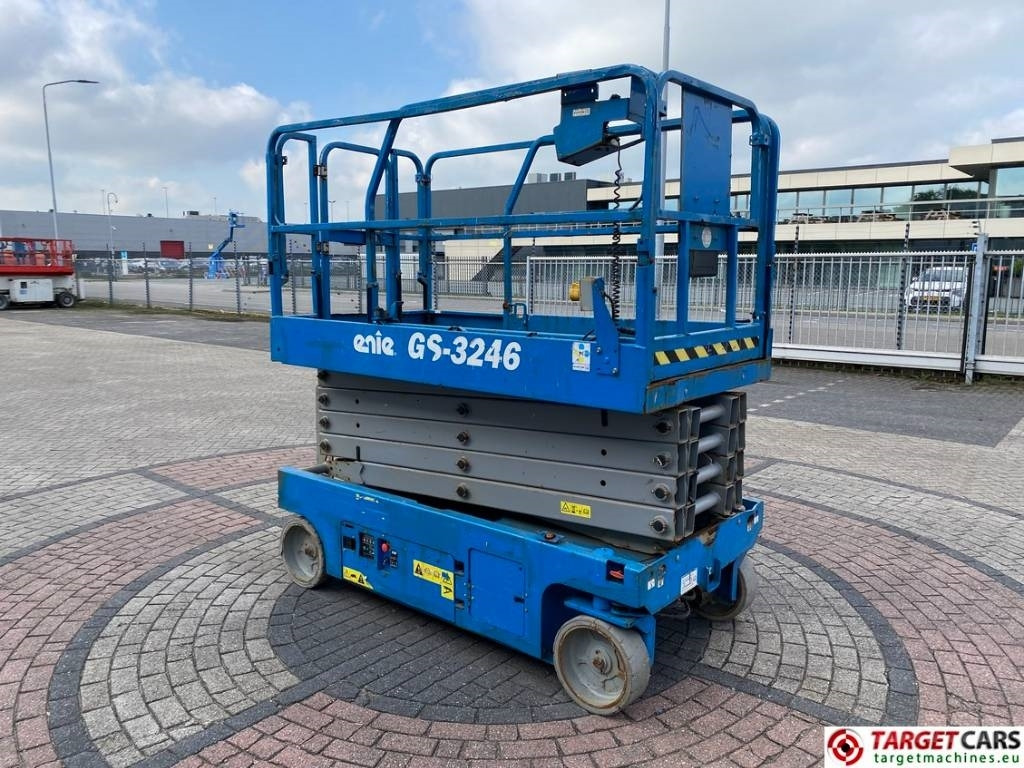 Genie GS-3246 Electric Scissor Work Lift 1175cm - Scherenbühne: das Bild 2 Genie GS-3246 Electric Scissor Work Lift 1175cm - Scherenbühne: das Bild 2
