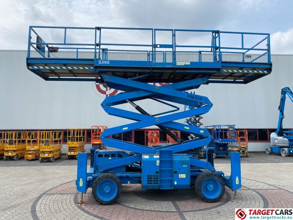 Genie GS-3390RT Diesel 4x4 Scissor Work Lift 1206cm - Scherenbühne: das Bild 5 Genie GS-3390RT Diesel 4x4 Scissor Work Lift 1206cm - Scherenbühne: das Bild 5