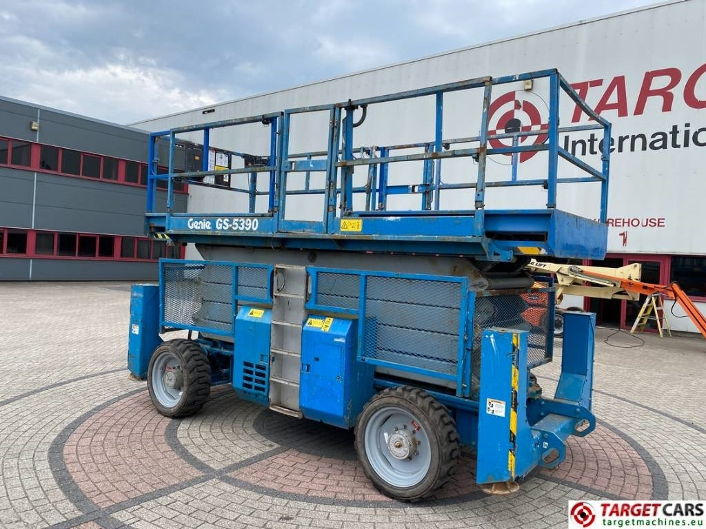 Genie GS-5390RT Diesel 4x4 Scissor Work Lift 1815cm - Scherenbühne: das Bild 4 Genie GS-5390RT Diesel 4x4 Scissor Work Lift 1815cm - Scherenbühne: das Bild 4
