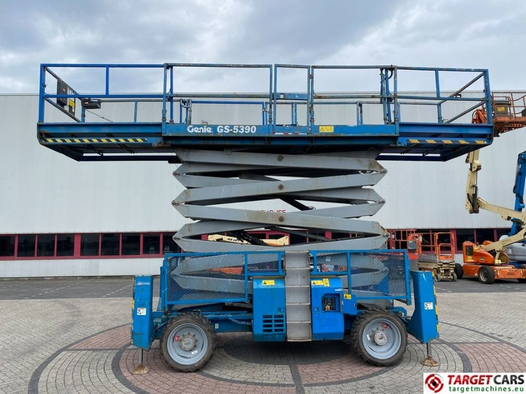 Genie GS-5390RT Diesel 4x4 Scissor Work Lift 1815cm - Scherenbühne: das Bild 5 Genie GS-5390RT Diesel 4x4 Scissor Work Lift 1815cm - Scherenbühne: das Bild 5