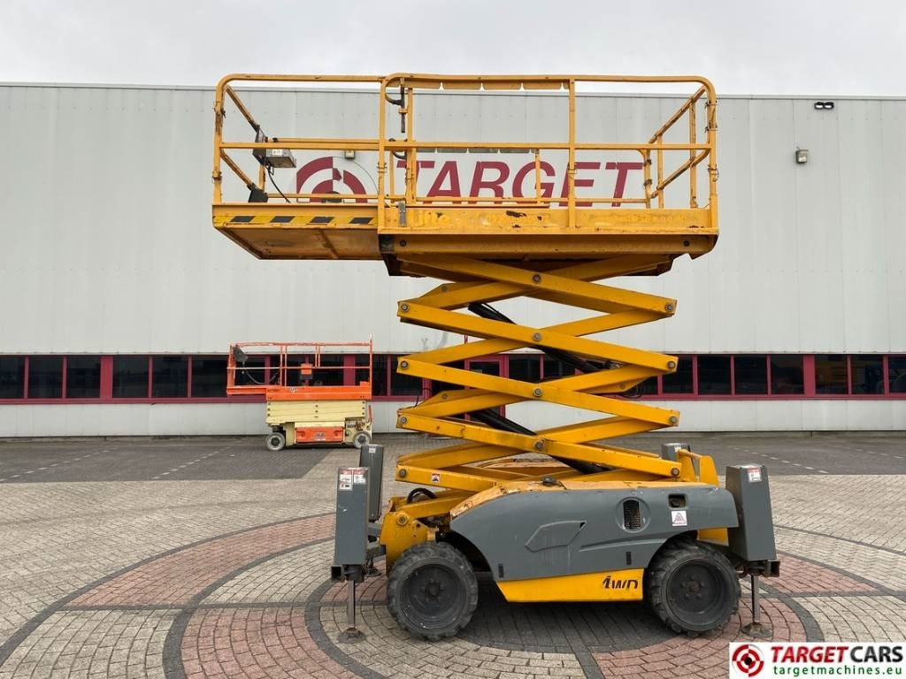 Haulotte Compact 12DX Diesel 4x4 Scissor Work Lift 1206cm - Scherenbühne: das Bild 5 Haulotte Compact 12DX Diesel 4x4 Scissor Work Lift 1206cm - Scherenbühne: das Bild 5