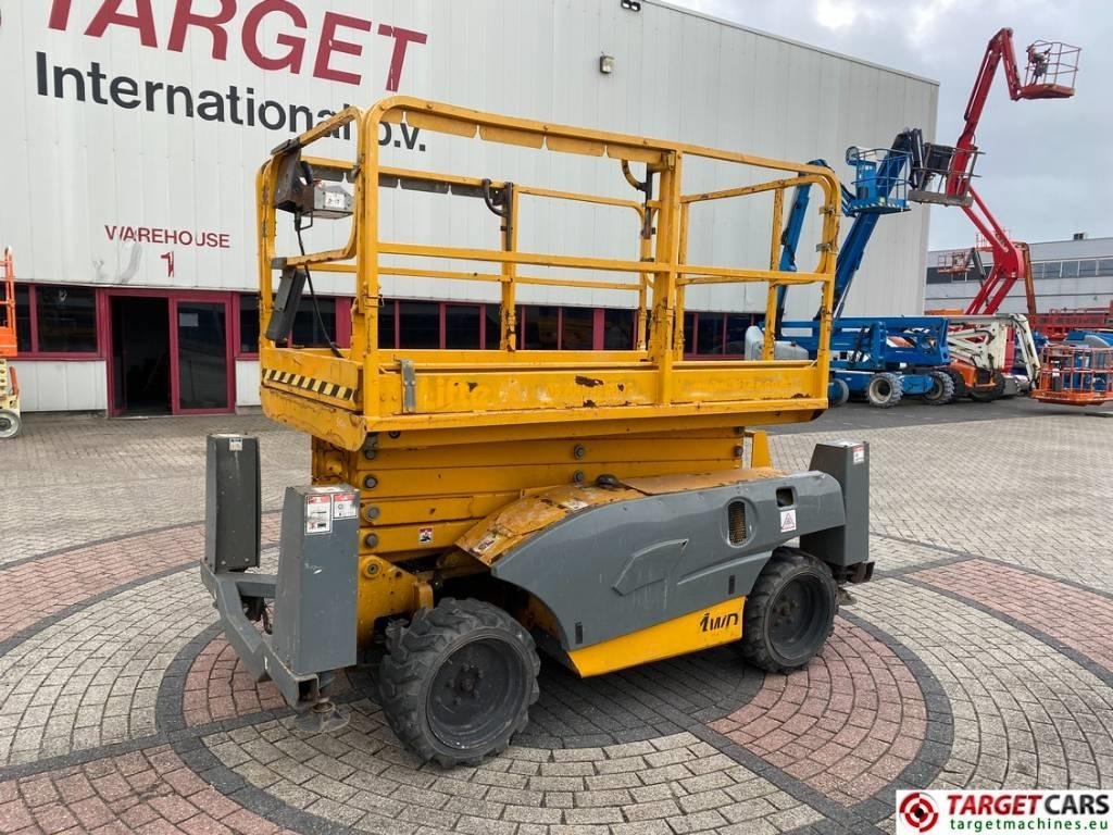 Haulotte Compact 12DX Diesel 4x4 Scissor Work Lift 1206cm - Scherenbühne: das Bild 1 Haulotte Compact 12DX Diesel 4x4 Scissor Work Lift 1206cm - Scherenbühne: das Bild 1