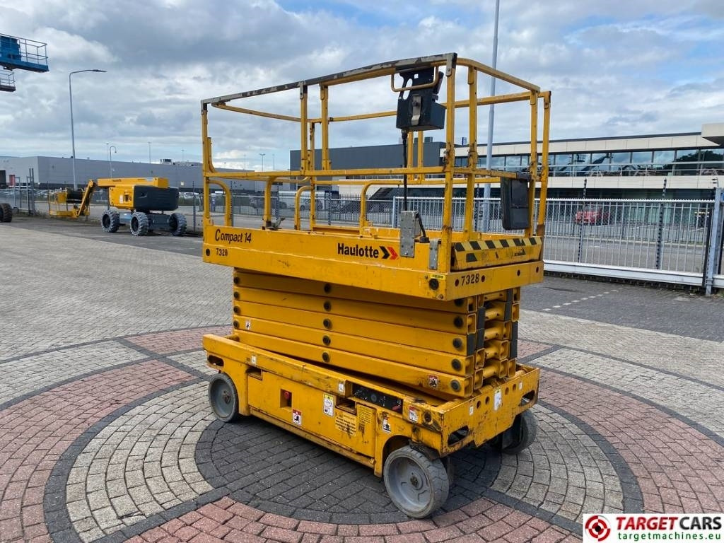 Haulotte Compact 14 Electric Scissor Work Lift 1385cm - Scherenbühne: das Bild 2 Haulotte Compact 14 Electric Scissor Work Lift 1385cm - Scherenbühne: das Bild 2