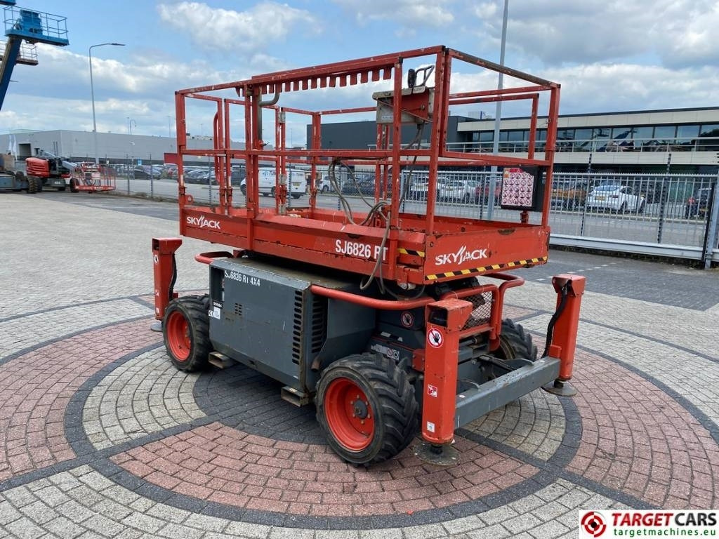SkyJack SJ6826 RT Diesel 4x4 Scissor 6826 Work Lift 992cm - Scherenbühne: das Bild 2 SkyJack SJ6826 RT Diesel 4x4 Scissor 6826 Work Lift 992cm - Scherenbühne: das Bild 2