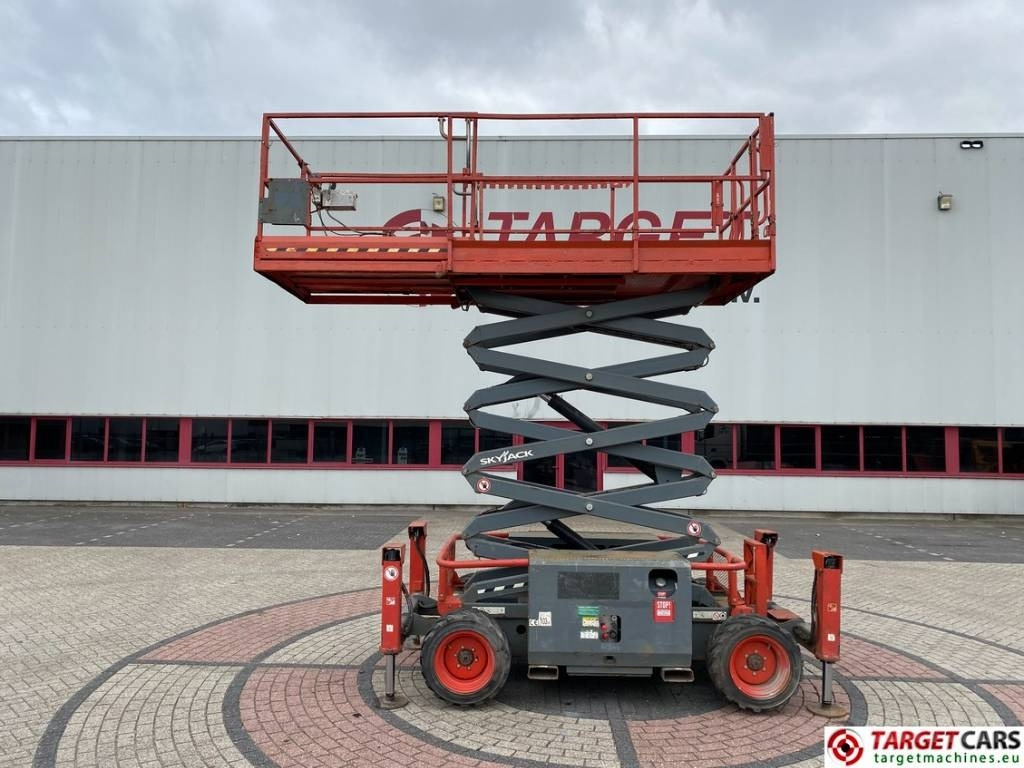 SkyJack SJ6832RT Diesel 4x4 Scissor 6832 Work Lift 1180cm - Scherenbühne: das Bild 5 SkyJack SJ6832RT Diesel 4x4 Scissor 6832 Work Lift 1180cm - Scherenbühne: das Bild 5