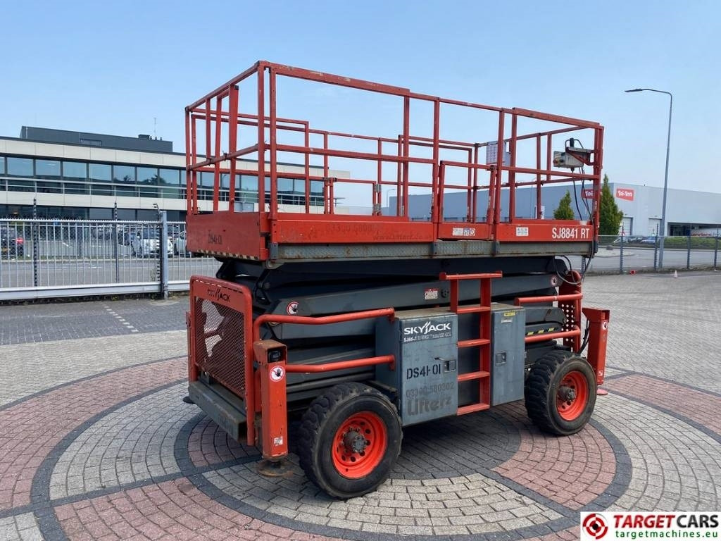 SkyJack SJ8841 RT Diesel 4x4 Scissor Work Lift 1430cm - Scherenbühne: das Bild 3 SkyJack SJ8841 RT Diesel 4x4 Scissor Work Lift 1430cm - Scherenbühne: das Bild 3