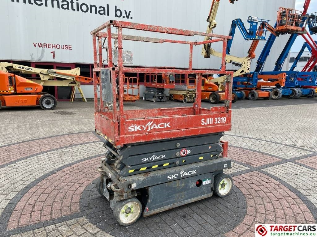 SkyJack SJIII-3219 Electric Scissor Work Lift 780cm - Scherenbühne: das Bild 1 SkyJack SJIII-3219 Electric Scissor Work Lift 780cm - Scherenbühne: das Bild 1