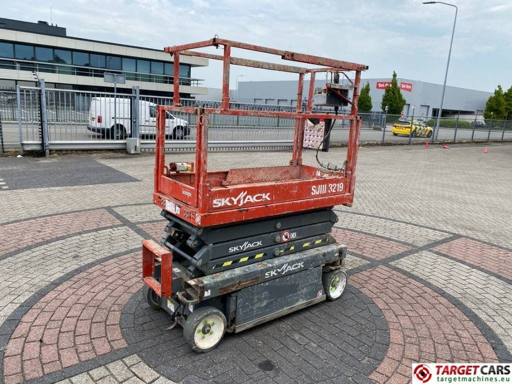 SkyJack SJIII-3219 Electric Scissor Work Lift 780cm - Scherenbühne: das Bild 3 SkyJack SJIII-3219 Electric Scissor Work Lift 780cm - Scherenbühne: das Bild 3