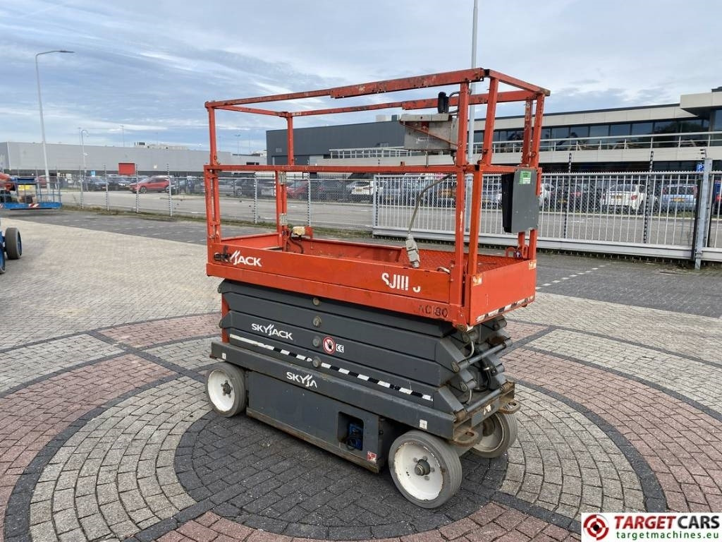 SkyJack SJIII-3226 Electric 3226 Scissor Work Lift 990cm - Scherenbühne: das Bild 2 SkyJack SJIII-3226 Electric 3226 Scissor Work Lift 990cm - Scherenbühne: das Bild 2