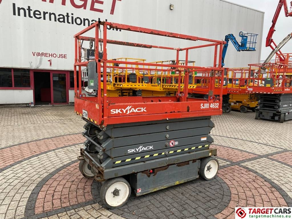 SkyJack SJIII-4632 Electric 4632 Scissor Work Lift 1170cm - Scherenbühne: das Bild 1 SkyJack SJIII-4632 Electric 4632 Scissor Work Lift 1170cm - Scherenbühne: das Bild 1