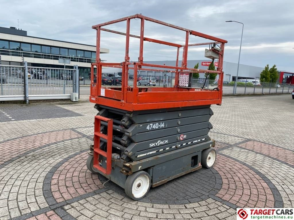 SkyJack SJIII-4740 Electric Scissor Work Lift 1380cm - Scherenbühne: das Bild 3 SkyJack SJIII-4740 Electric Scissor Work Lift 1380cm - Scherenbühne: das Bild 3