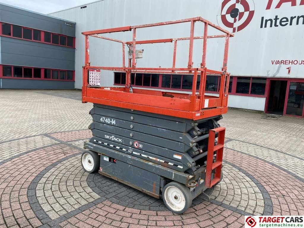 SkyJack SJIII-4740 Electric Scissor Work Lift 1380cm - Scherenbühne: das Bild 4 SkyJack SJIII-4740 Electric Scissor Work Lift 1380cm - Scherenbühne: das Bild 4