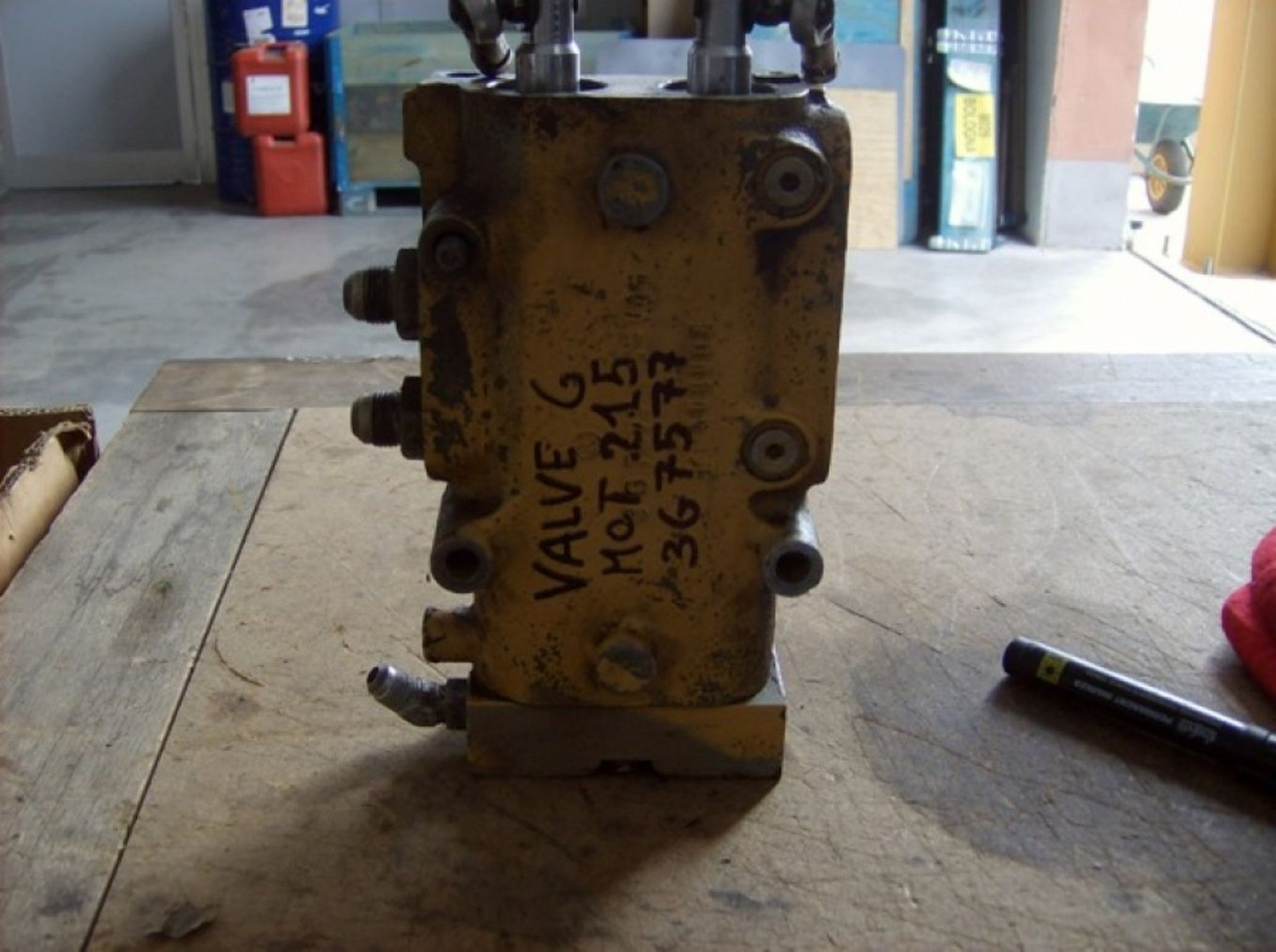 Caterpillar 215 DISTRIBUTORE - Hydraulik ventil für Baumaschine: das Bild 1 Caterpillar 215 DISTRIBUTORE - Hydraulik ventil für Baumaschine: das Bild 1