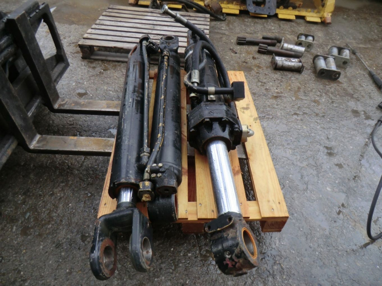 Caterpillar 963D Cilindro sollevamento destro - Hydraulikzylinder für Baumaschine: das Bild 1 Caterpillar 963D Cilindro sollevamento destro - Hydraulikzylinder für Baumaschine: das Bild 1