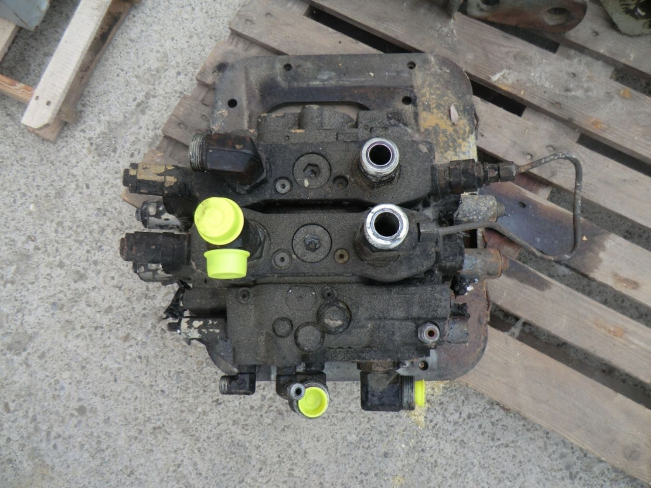 Caterpillar 963D DISTRIBUTORE - Hydraulik ventil für Baumaschine: das Bild 1 Caterpillar 963D DISTRIBUTORE - Hydraulik ventil für Baumaschine: das Bild 1