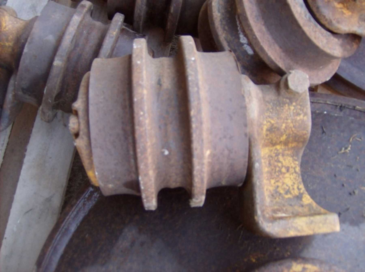 FIAT ALLIS FL8 2 RULLI SUPERIORI - Laufrolle für Baumaschine: das Bild 1 FIAT ALLIS FL8 2 RULLI SUPERIORI - Laufrolle für Baumaschine: das Bild 1