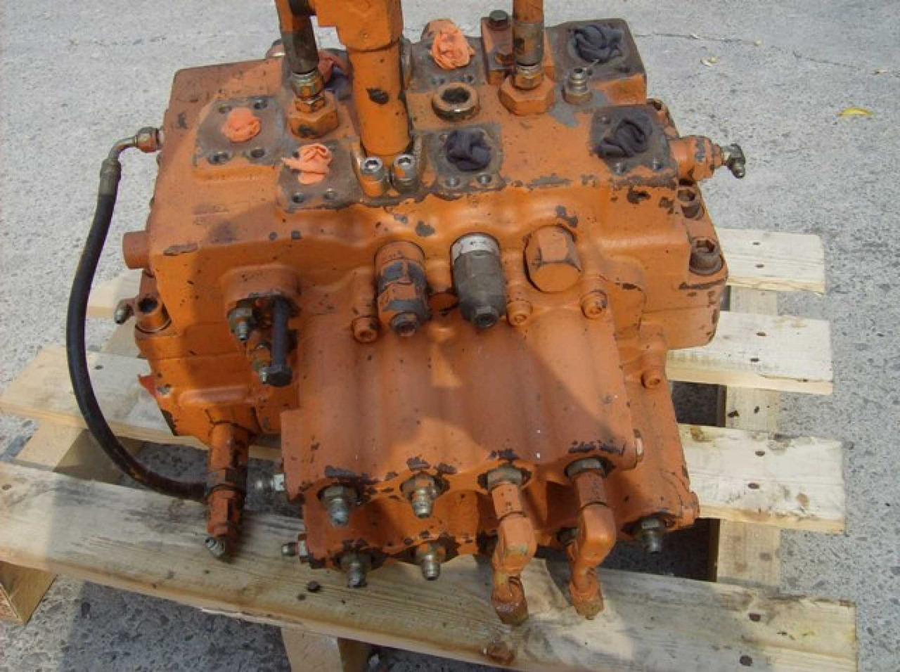 FIAT HITACHI FH300.2 distributore idraulico - Hydraulik ventil für Baumaschine: das Bild 3 FIAT HITACHI FH300.2 distributore idraulico - Hydraulik ventil für Baumaschine: das Bild 3