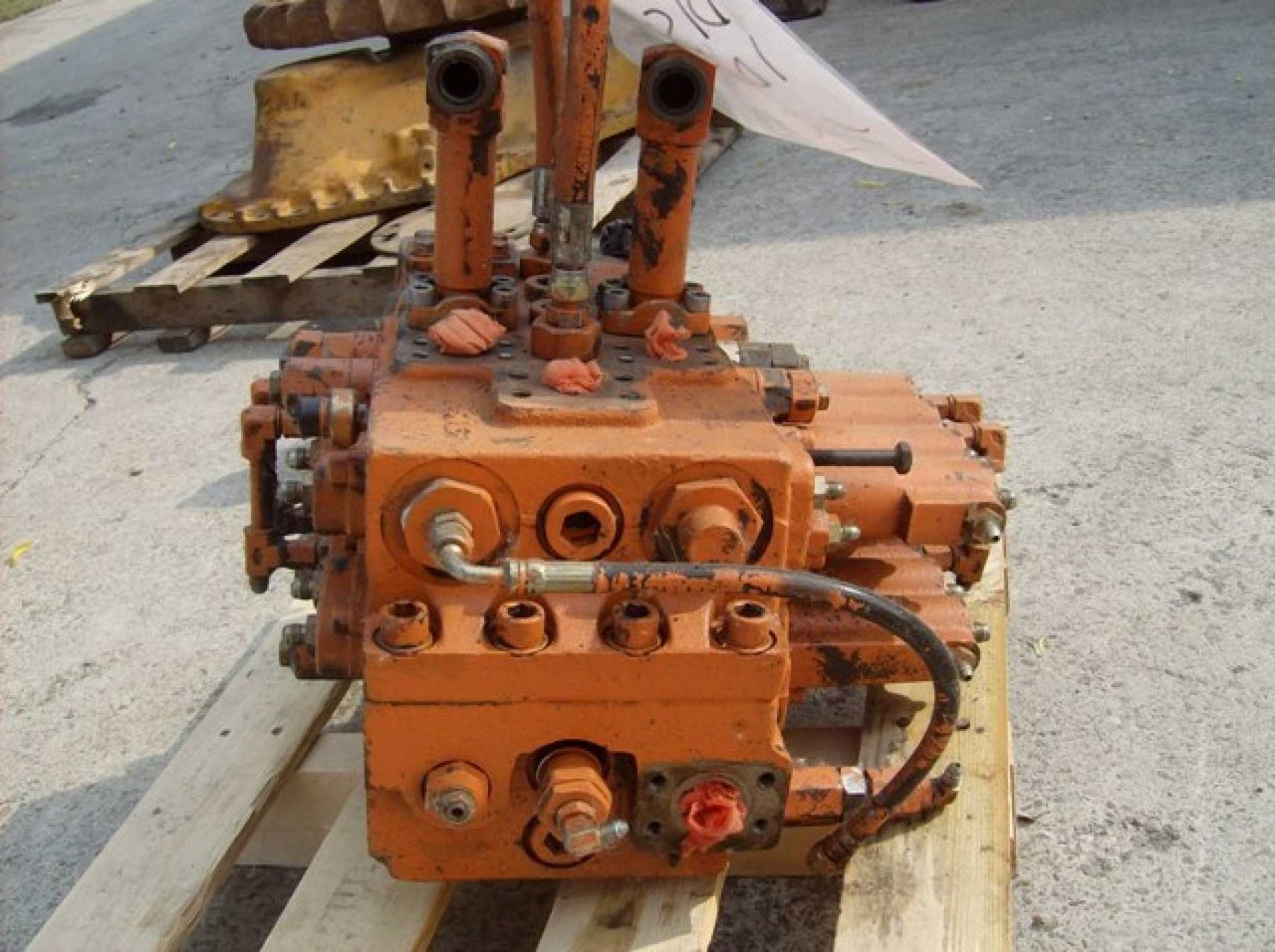 FIAT HITACHI FH300.2 distributore idraulico - Hydraulik ventil für Baumaschine: das Bild 2 FIAT HITACHI FH300.2 distributore idraulico - Hydraulik ventil für Baumaschine: das Bild 2