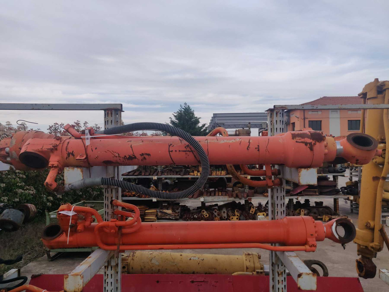 HITACHI ZX240 BAS Cilindro benna - Hydraulikzylinder für Baumaschine: das Bild 1 HITACHI ZX240 BAS Cilindro benna - Hydraulikzylinder für Baumaschine: das Bild 1